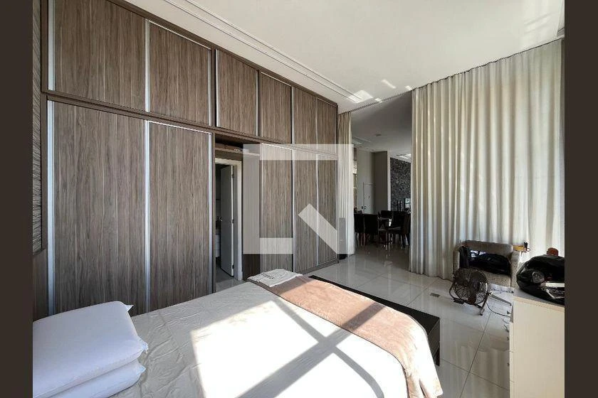 One-bedroom apartment with a mountain view — photo 6