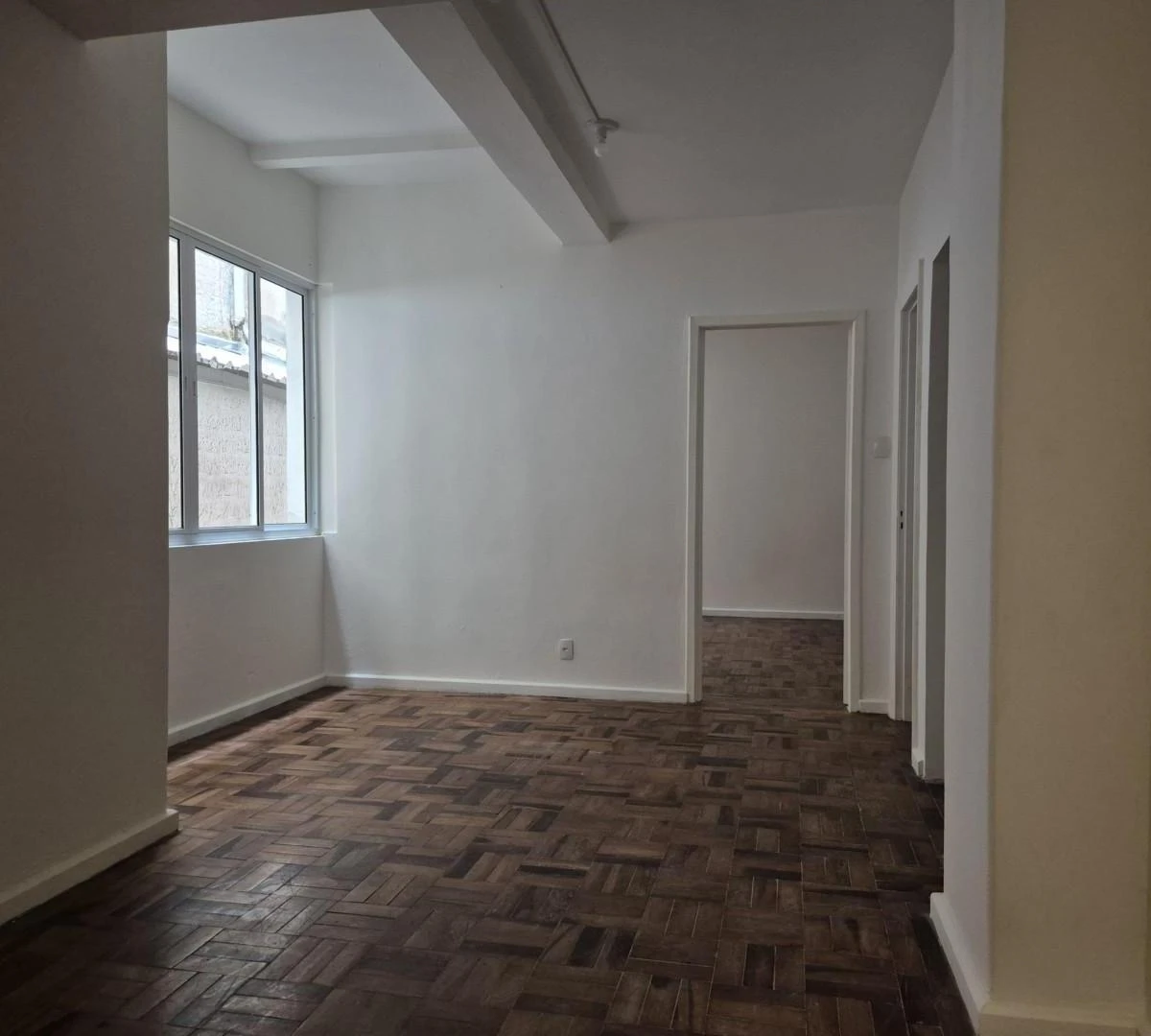 Apartment, 38 m², with wood or laminate floors — photo 3