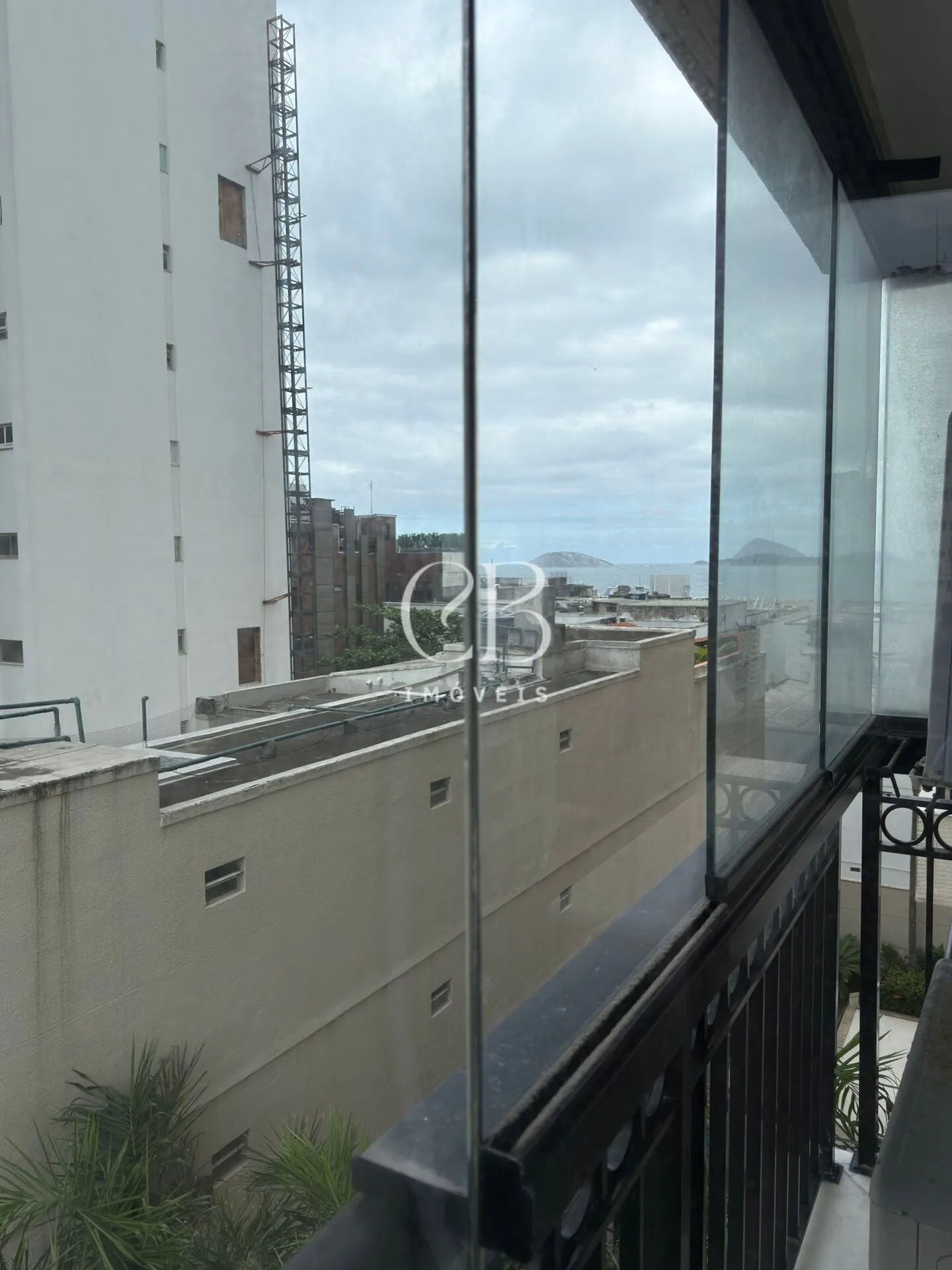 Furnished 2-bedroom apartment with en-suite bathrooms — photo 14