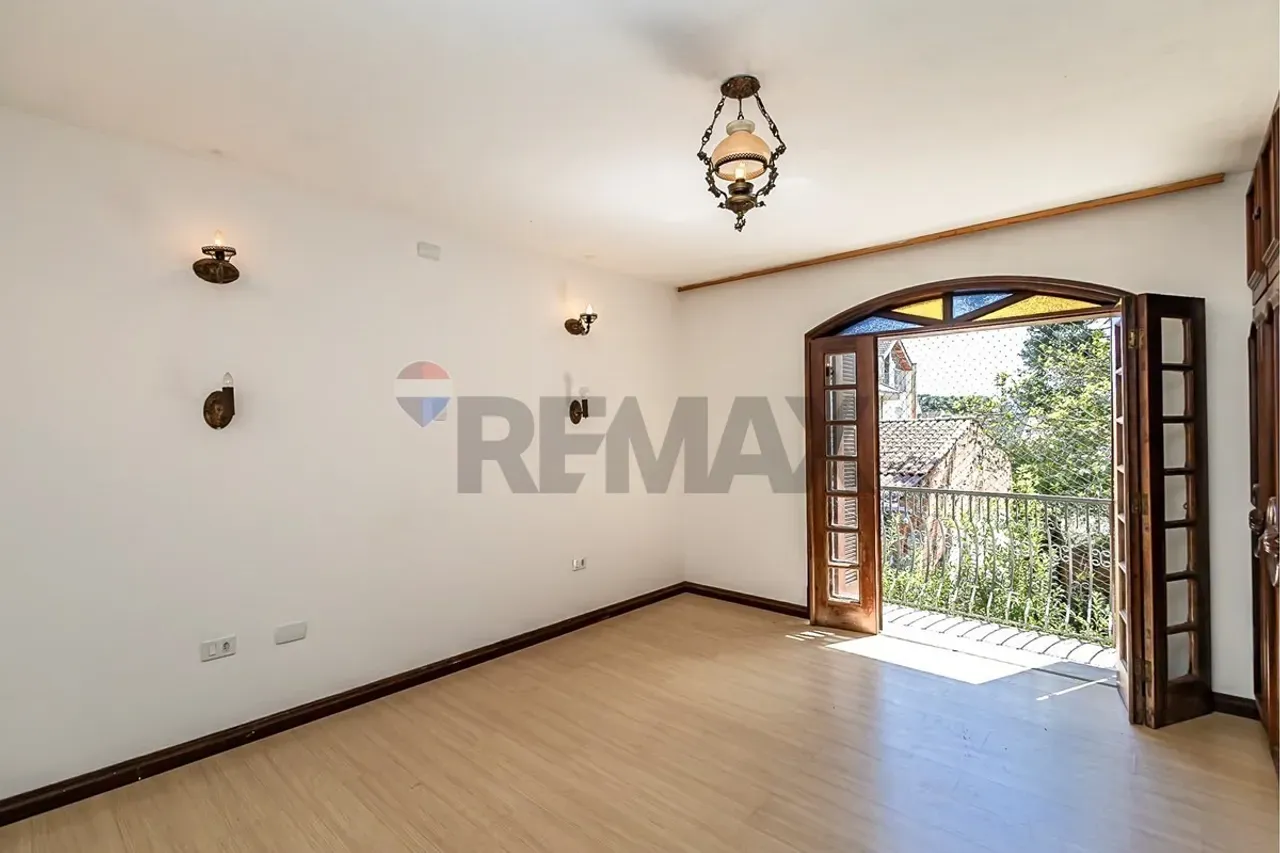 House with 3 bedrooms, 1 en-suite and private garden 309 m² — photo 23