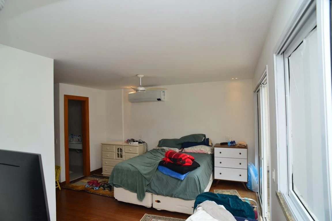 Furnished apartment, 300 m², with a glass-enclosed balcony — photo 34
