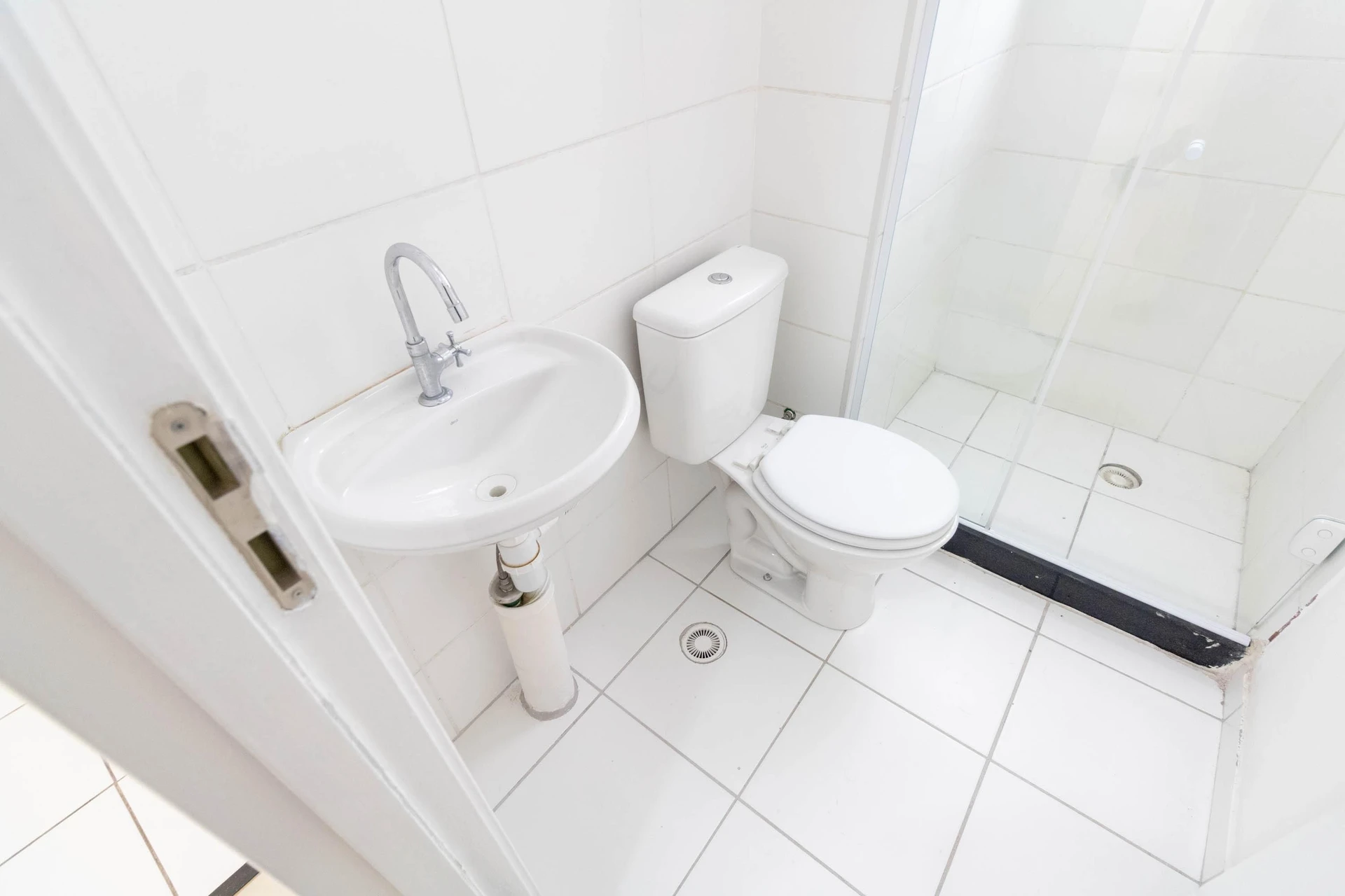 2-bedroom apartment with no parking included — photo 6