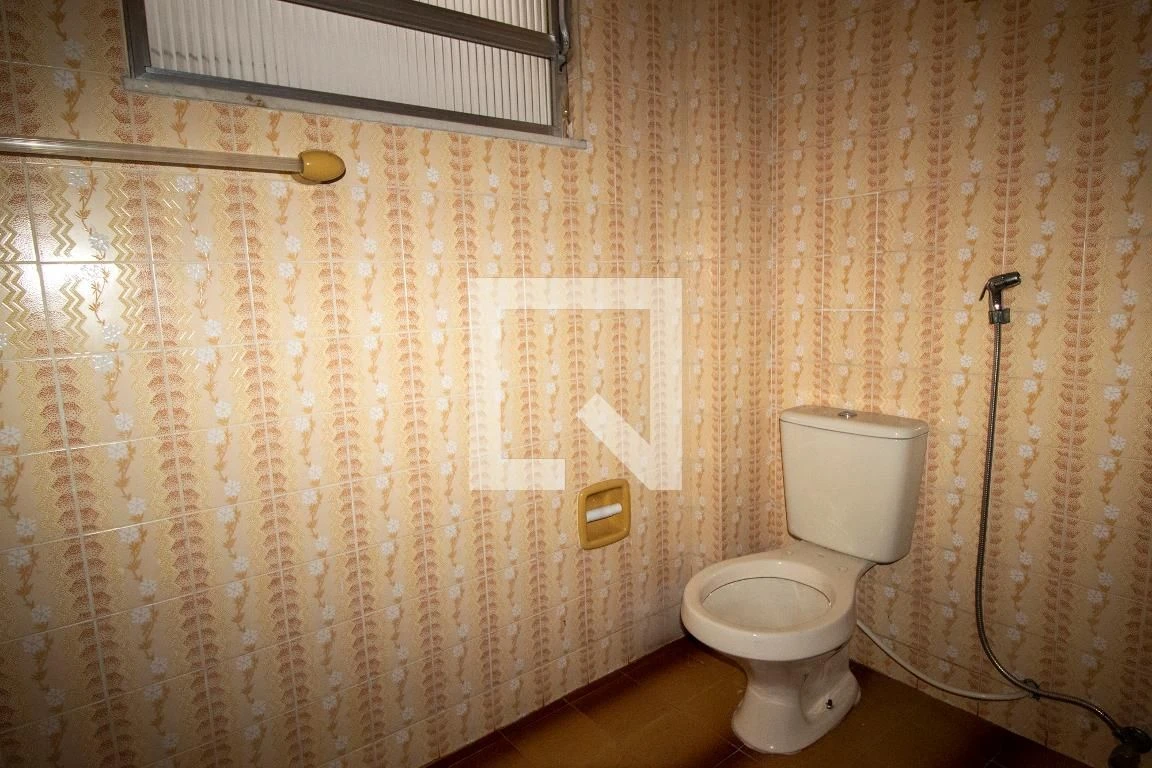 Unfurnished 2-bedroom apartment with a glass shower — photo 9