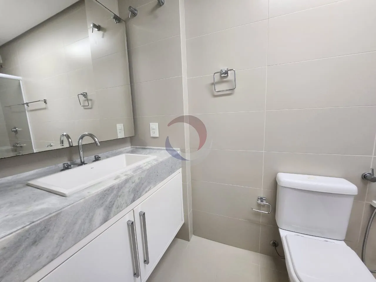 Furnished apartment, 237 m², with floor-to-ceiling windows — photo 28
