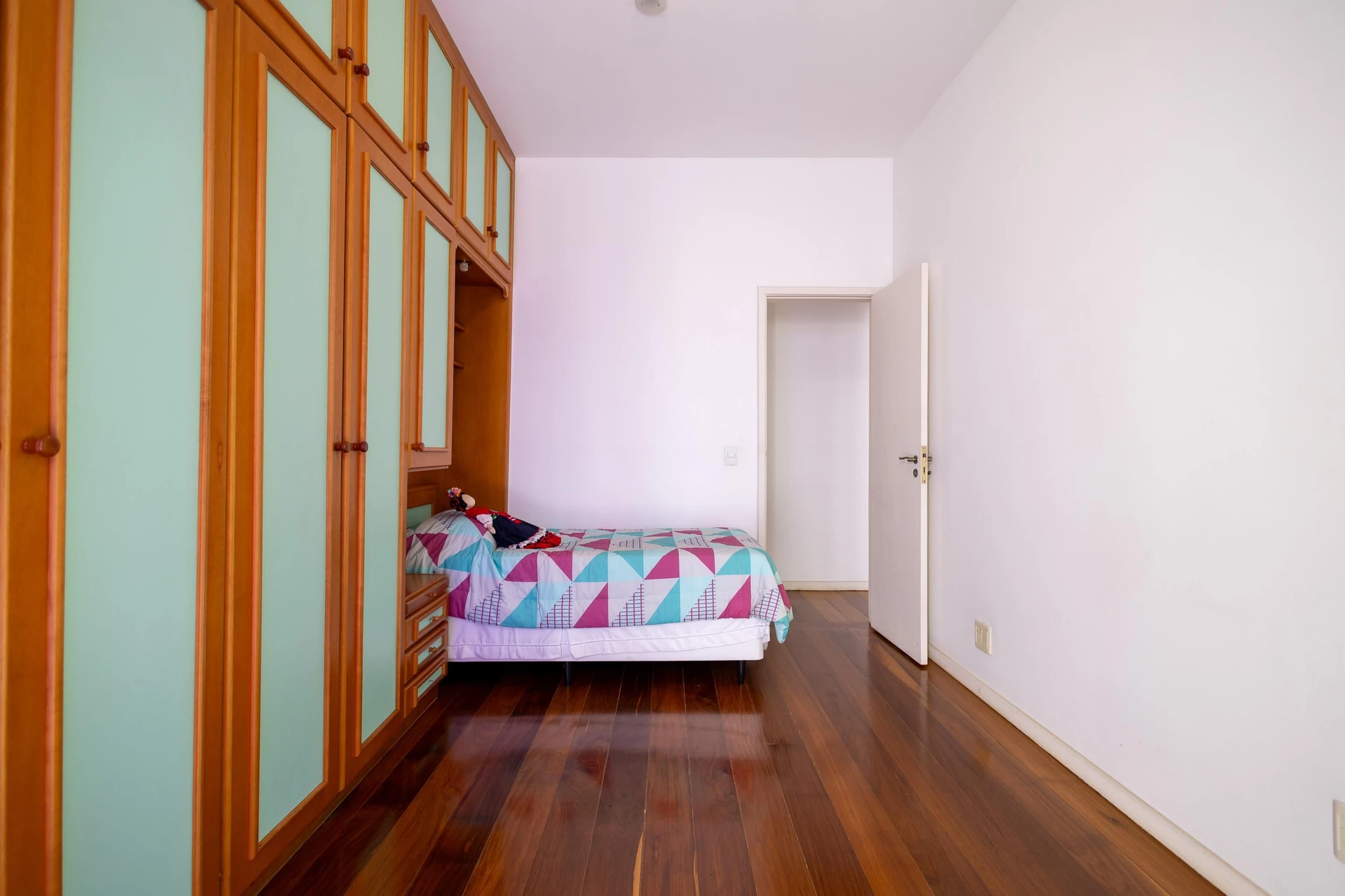 77 m² apartment with a home office and a mountain view — photo 5
