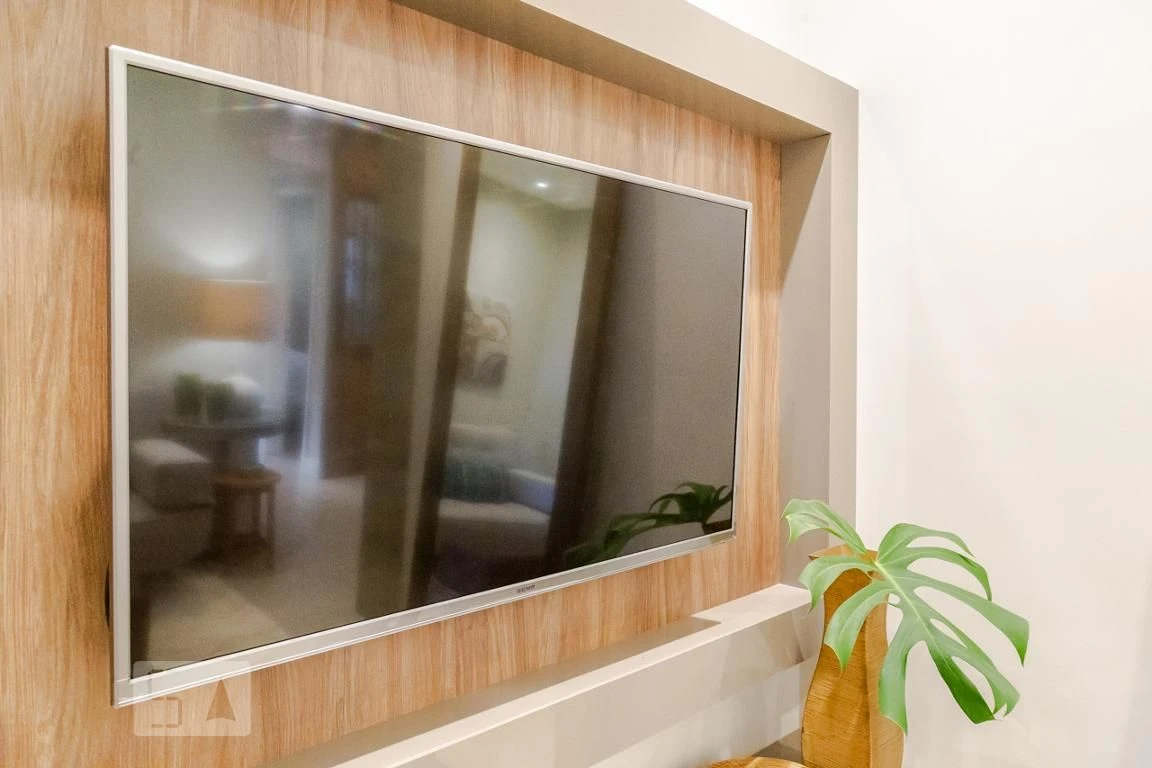 Furnished 2-bedroom apartment with a glassed-in balcony — photo 29