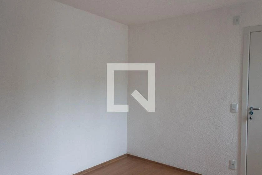 Apartamento de 2 quartos com piso de madeira ou laminado — photo 29