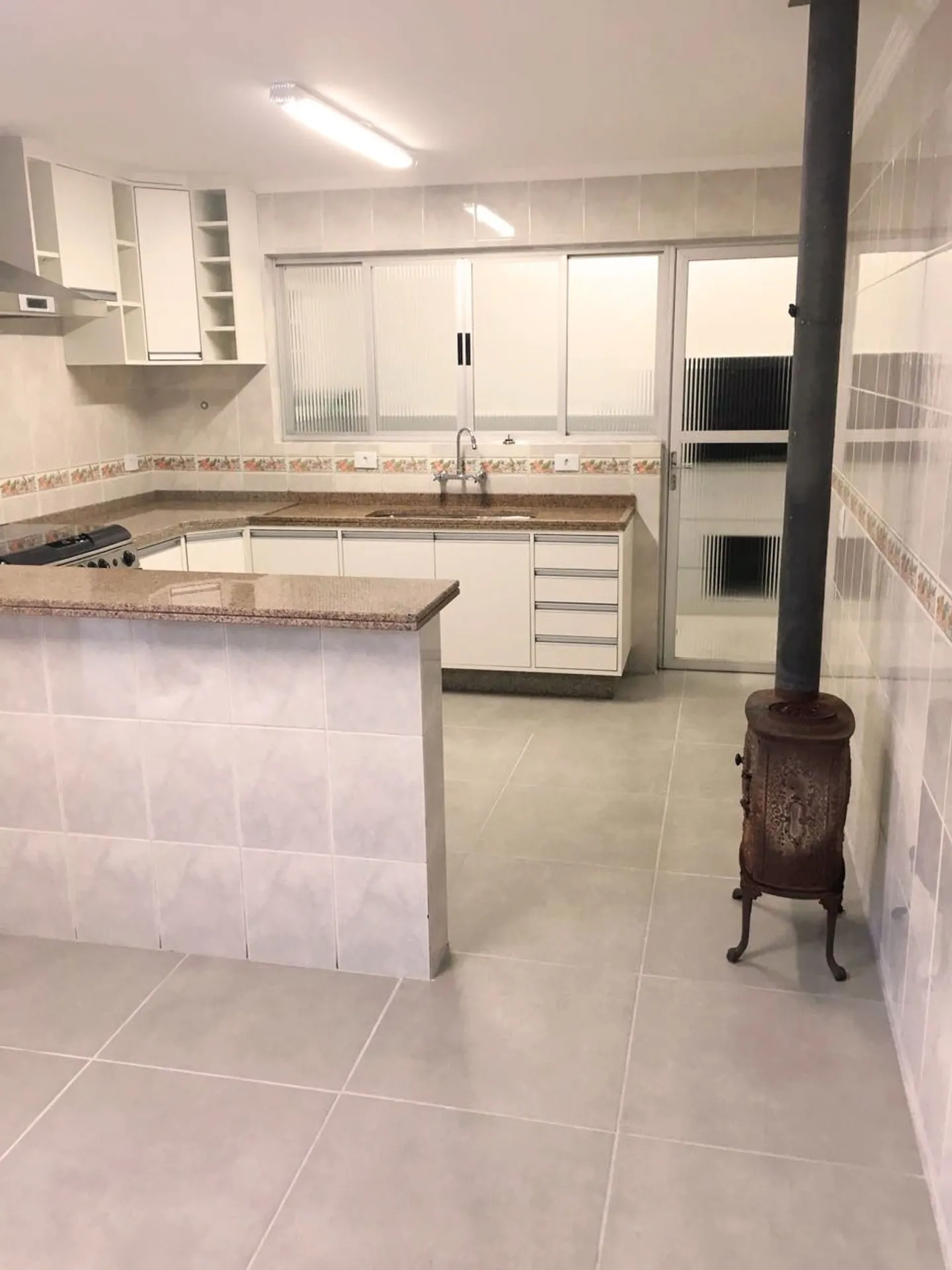 Casa, 171 m², com lareira