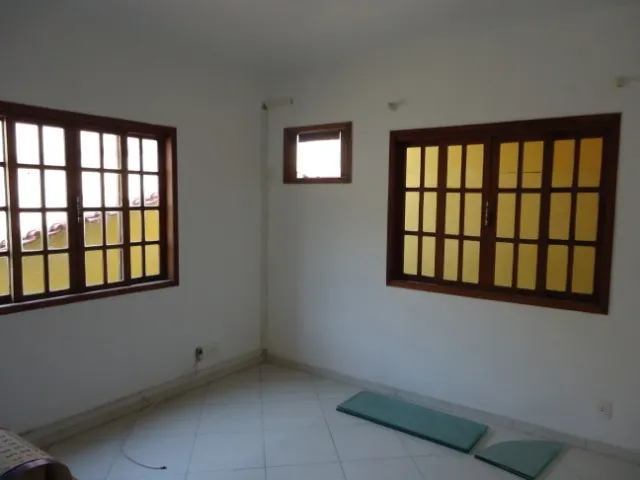 Balcony with a grill in a 3-bedroom house, 175 m² — photo 3