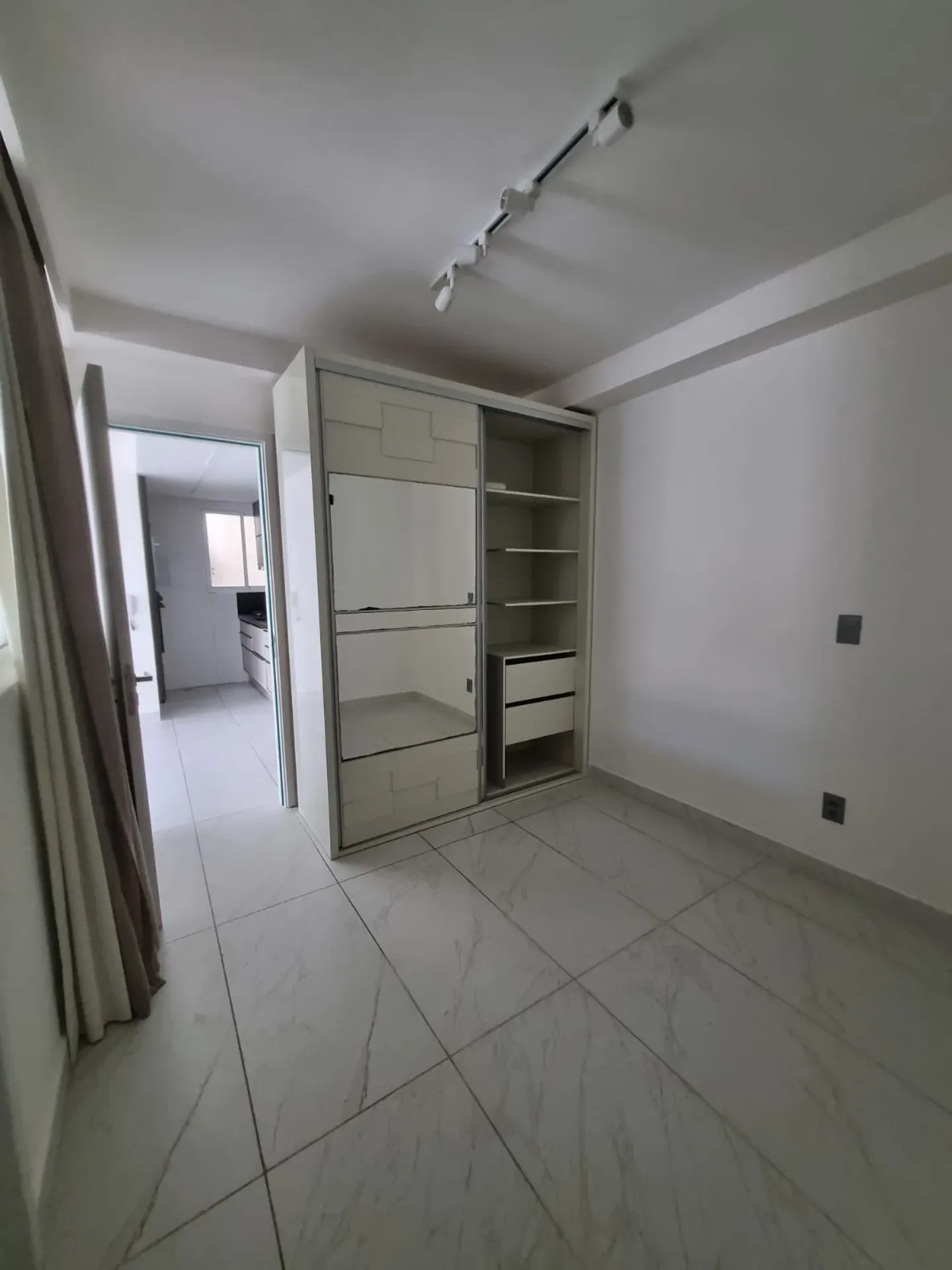 Apartment on the 5th floor with a grill on the balcony — photo 9