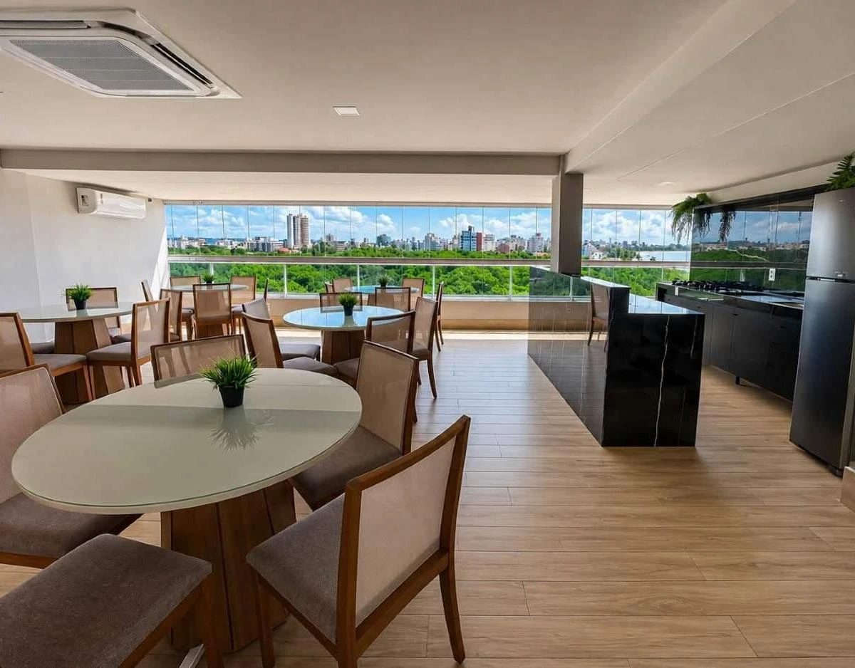 One-bedroom apartment in a building with a pool