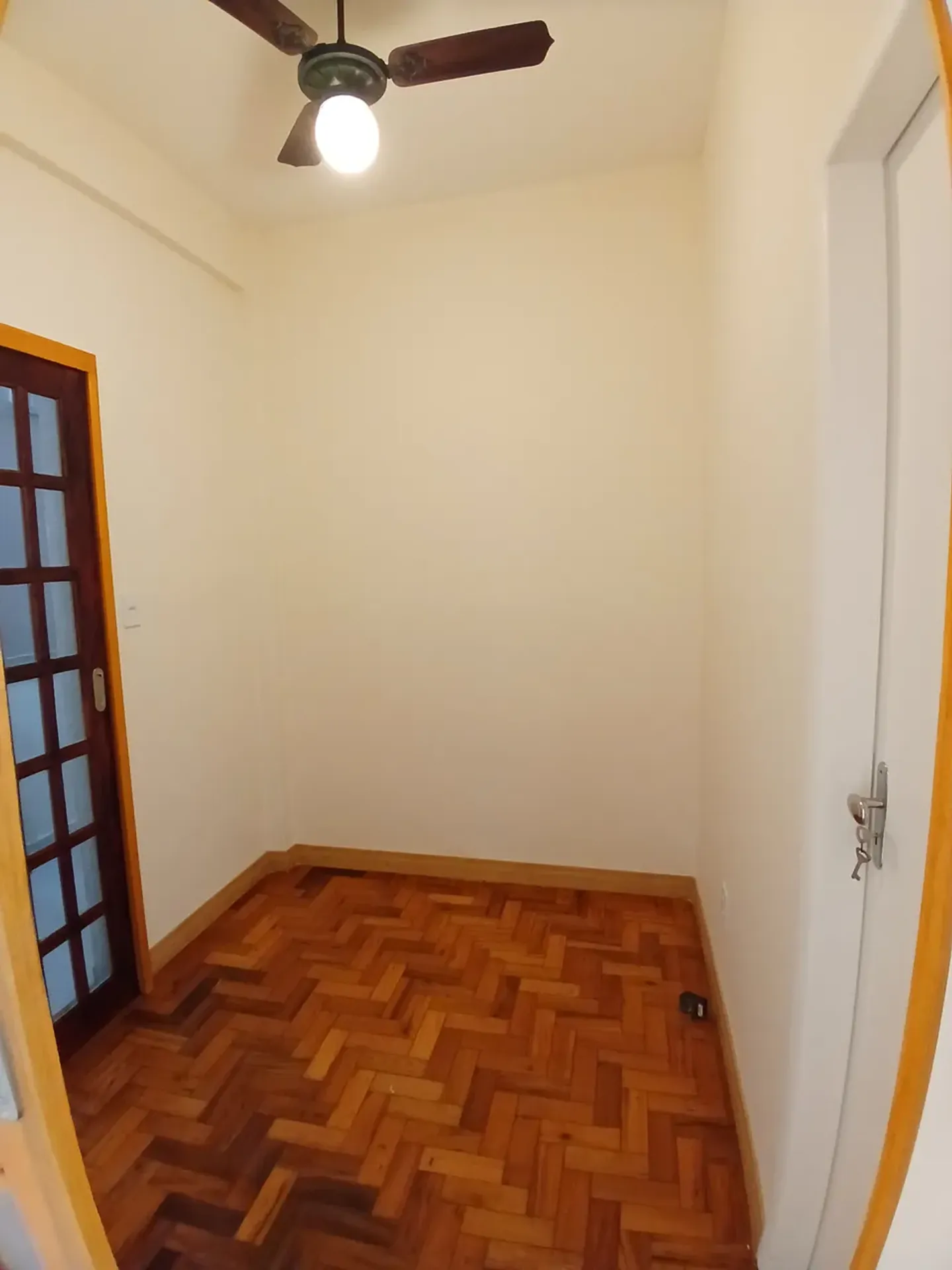 Apartamento no 4º andar com piso de madeira ou laminado — photo 22