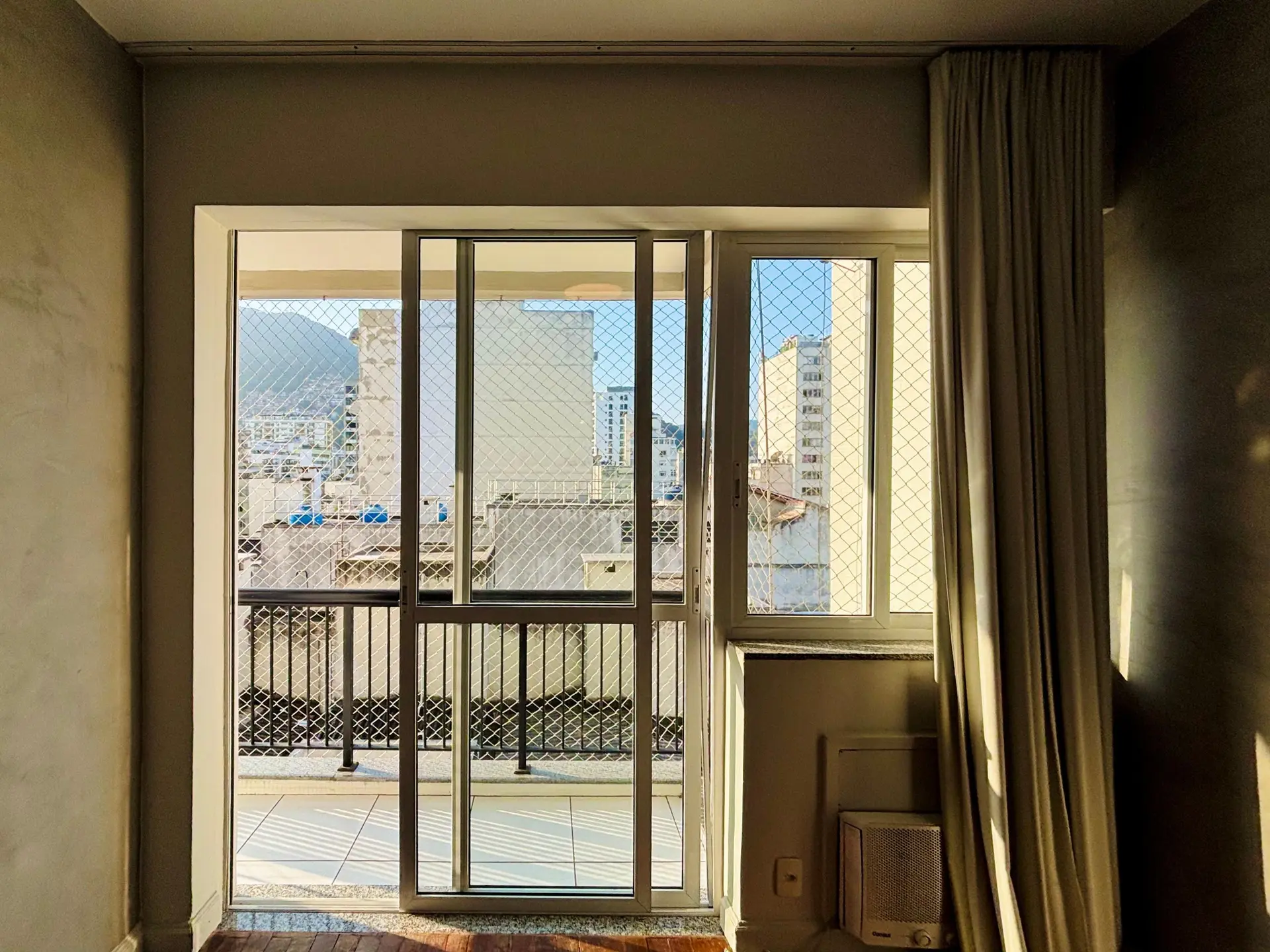 2-bedroom apartment with a mountain view in Rio de Janeiro — photo 7