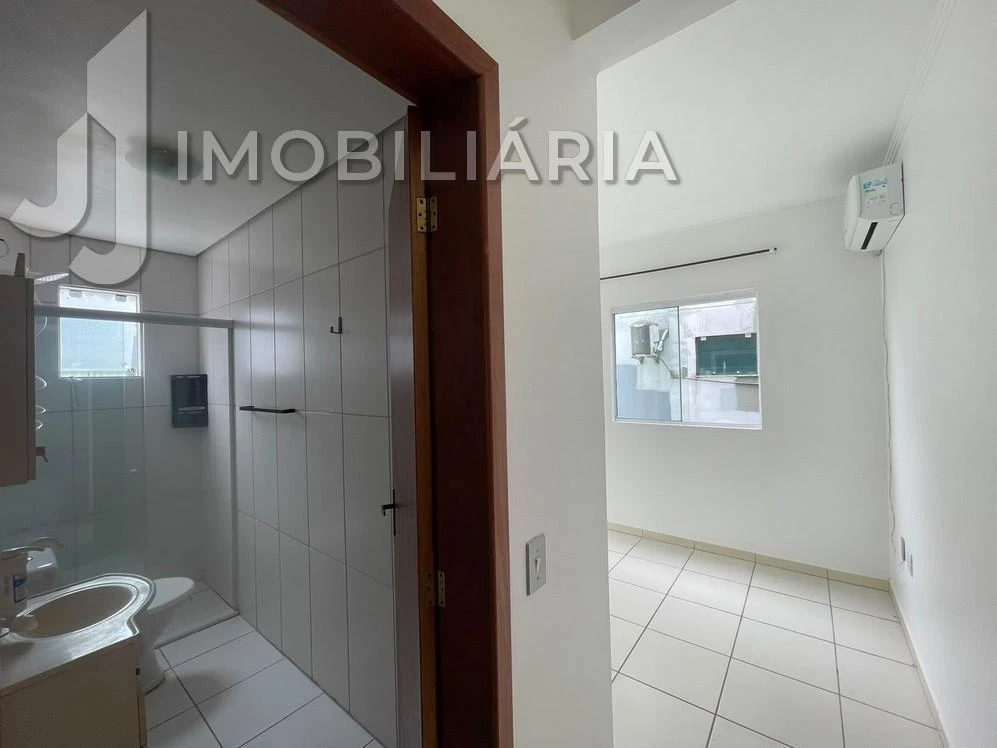 Glass-enclosed balcony in a 3-bedroom apartment, 90 m² — photo 8