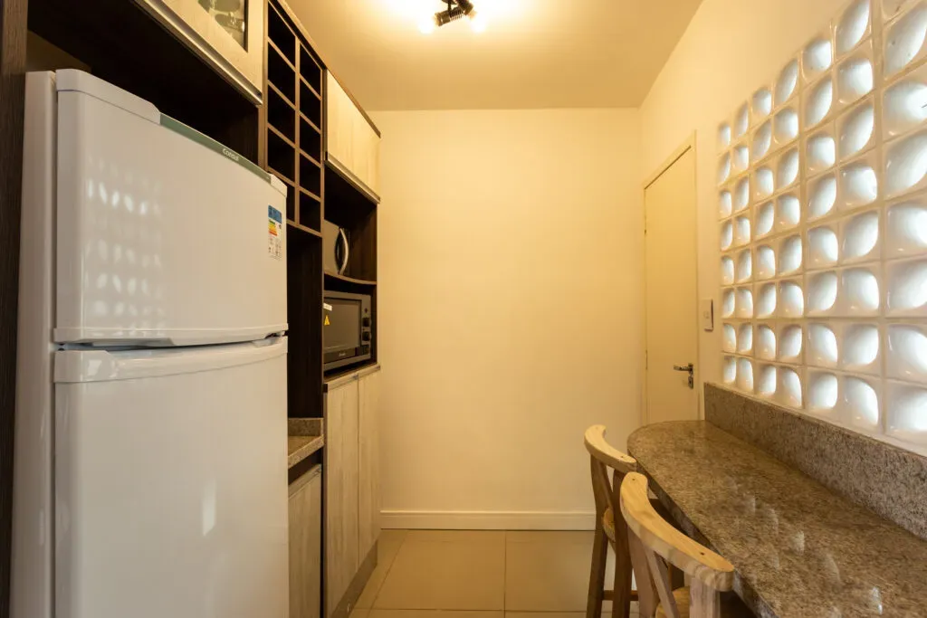 One-bedroom apartment with a washing machine — photo 3
