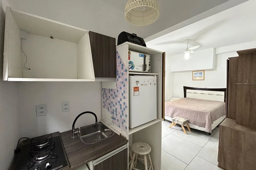 Studio with 1 bedroom and 1 bathroom, includes 1 parking space