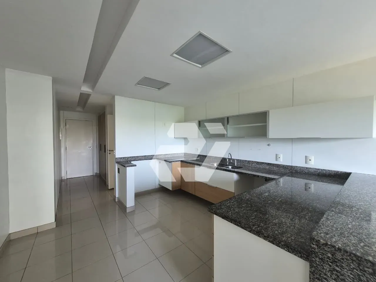 Apartment with 4 en-suite bedrooms and private garden — photo 21