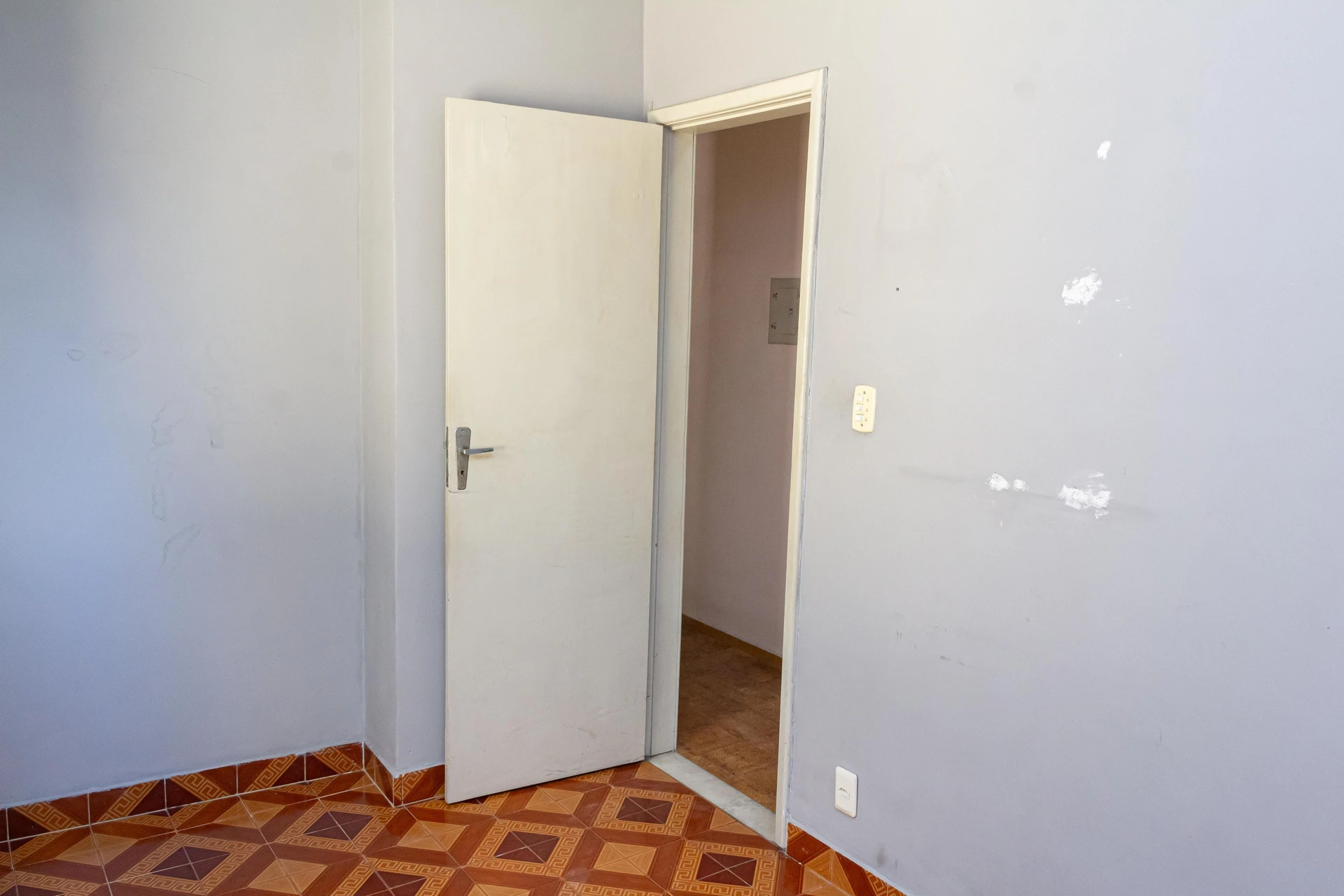 2-bedroom rental apartment with 1 bathroom and parking — photo 61