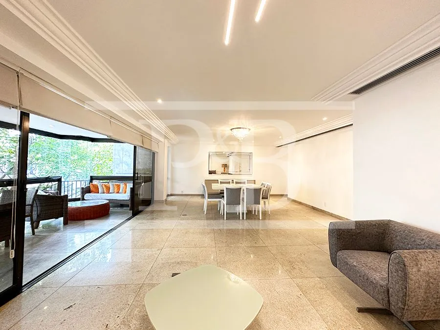 3-bedroom apartment with 230 m² and glassed-in balcony — photo 3