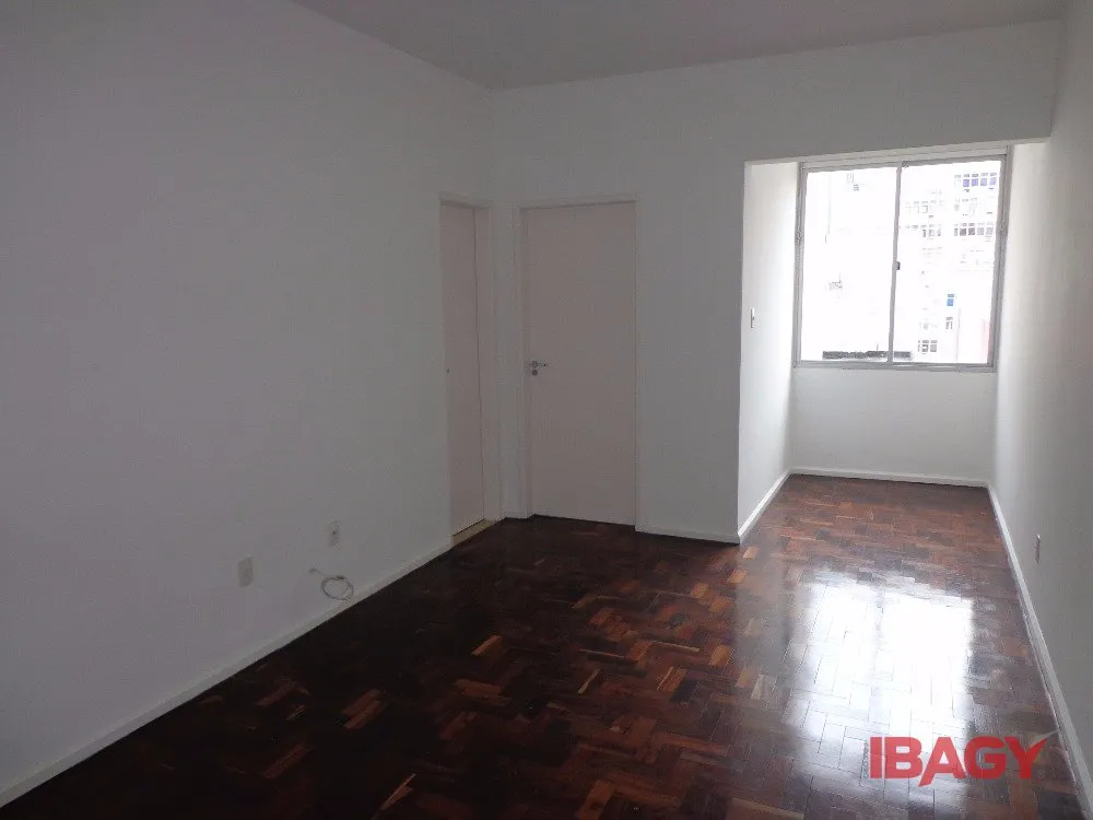 Wood or laminate floors in a one-bedroom apartment, 46 m² — photo 5
