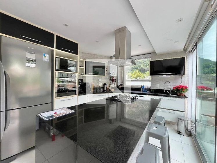 Furnished apartment, 130 m², with floor-to-ceiling windows — photo 3