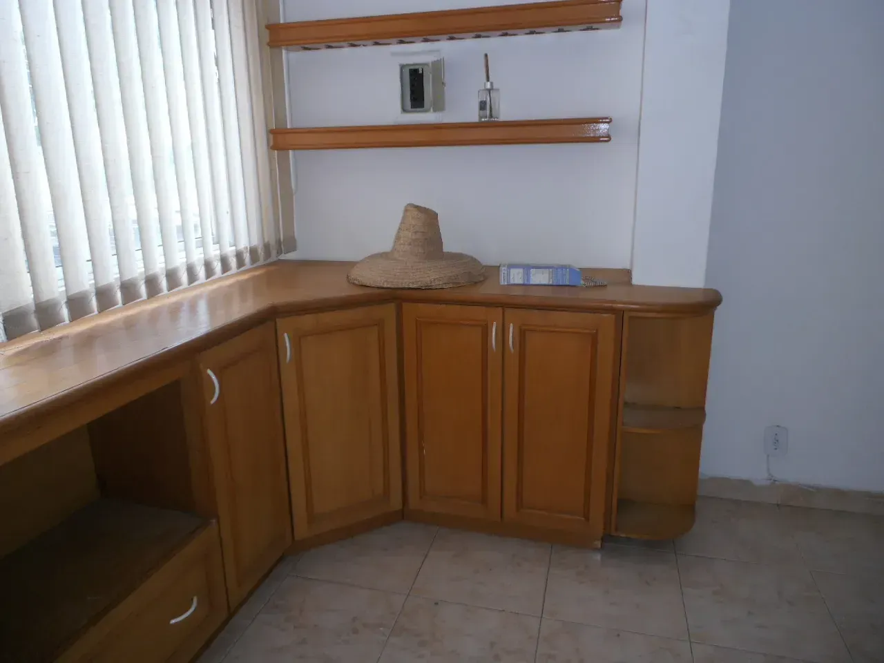 Unfurnished 2-bedroom apartment with balcony — photo 11