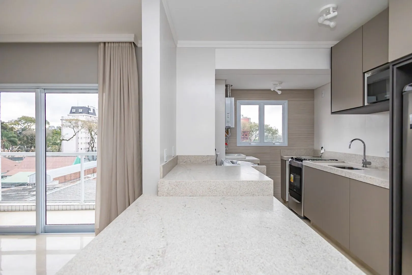 2-bedroom apartment with a washing machine in Curitiba — photo 22