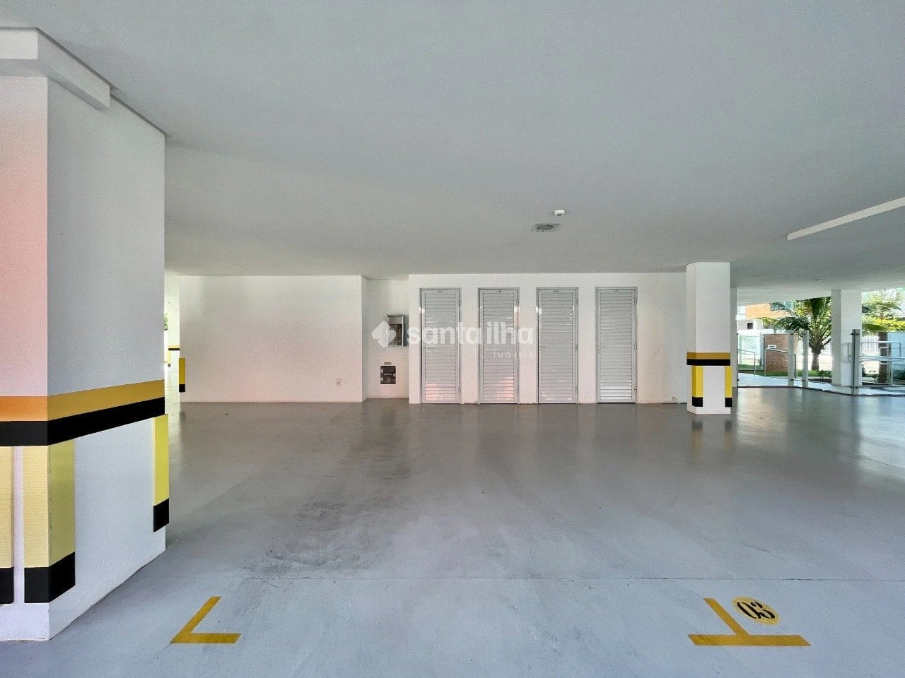 Balcony with a grill in a 2-bedroom apartment, 73 m² — photo 24