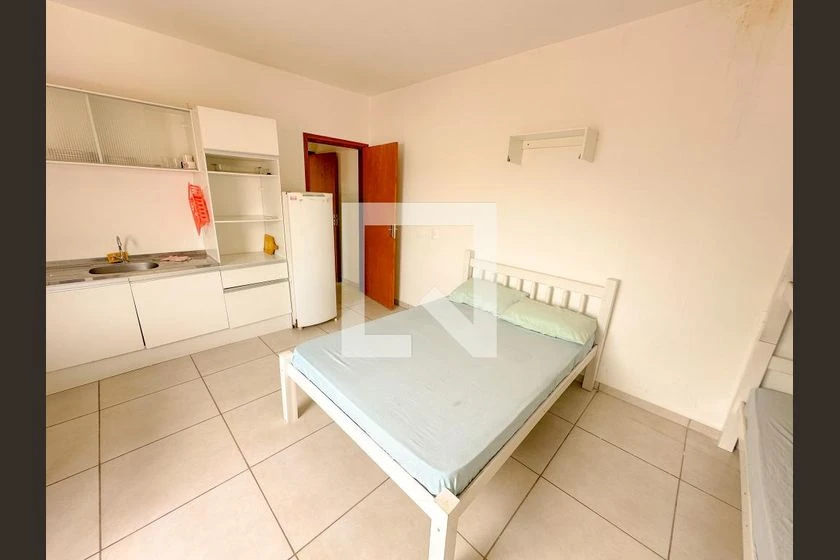 Studio with 1 bedroom, 1 bathroom and private garden — photo 2