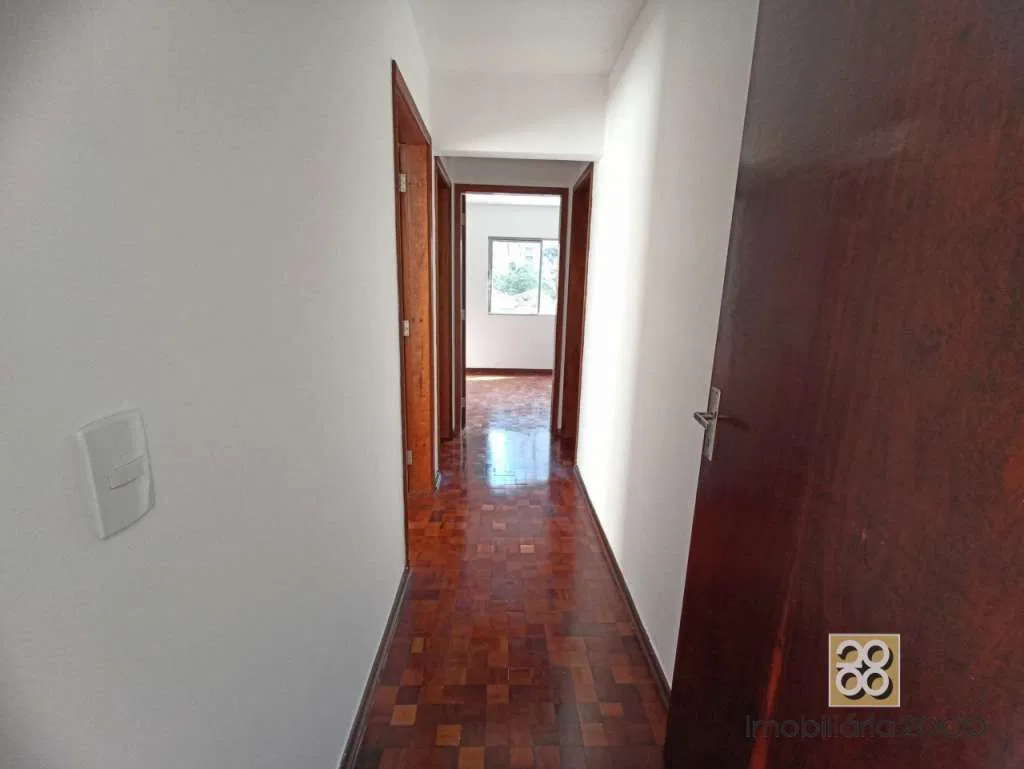 3-bedroom apartment with wood or laminate floors — photo 23