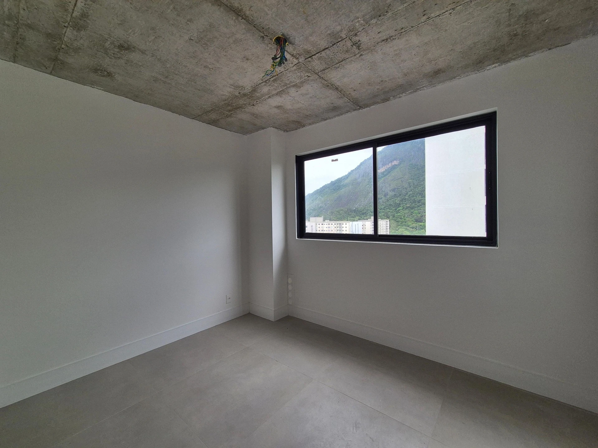 3-bedroom apartment with a mountain view — photo 36