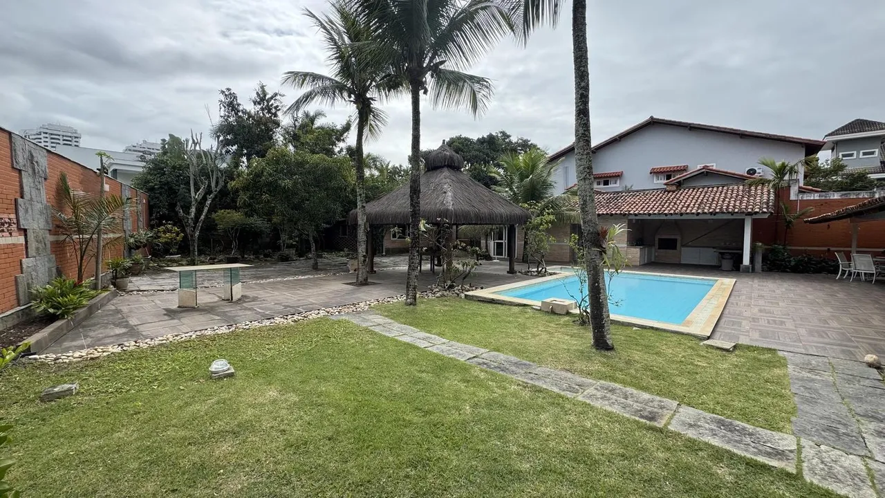 Unfurnished house with 5 bedrooms and 5 bathrooms
