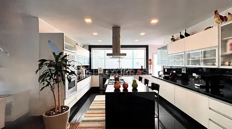 Casa mobiliada com cozinha americana a gás e 5 suítes — photo 14