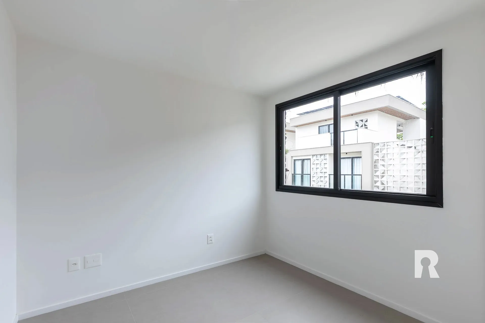 4-bedroom house, all with their own bathrooms, 337 m² — photo 21