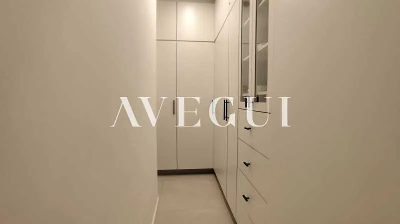 Apartamento mobiliado com 2 quartos e varanda de vidro — photo 20