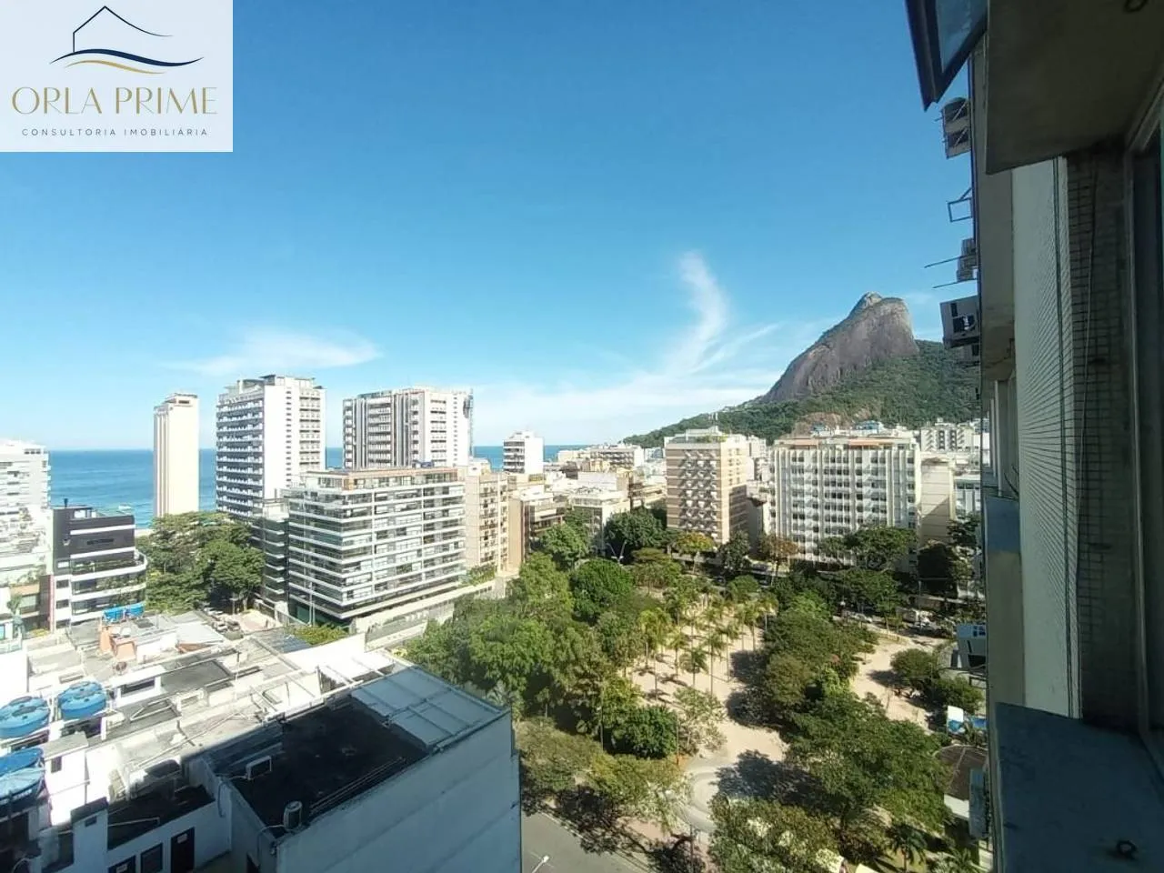 2-bedroom apartment with a water view — photo 5