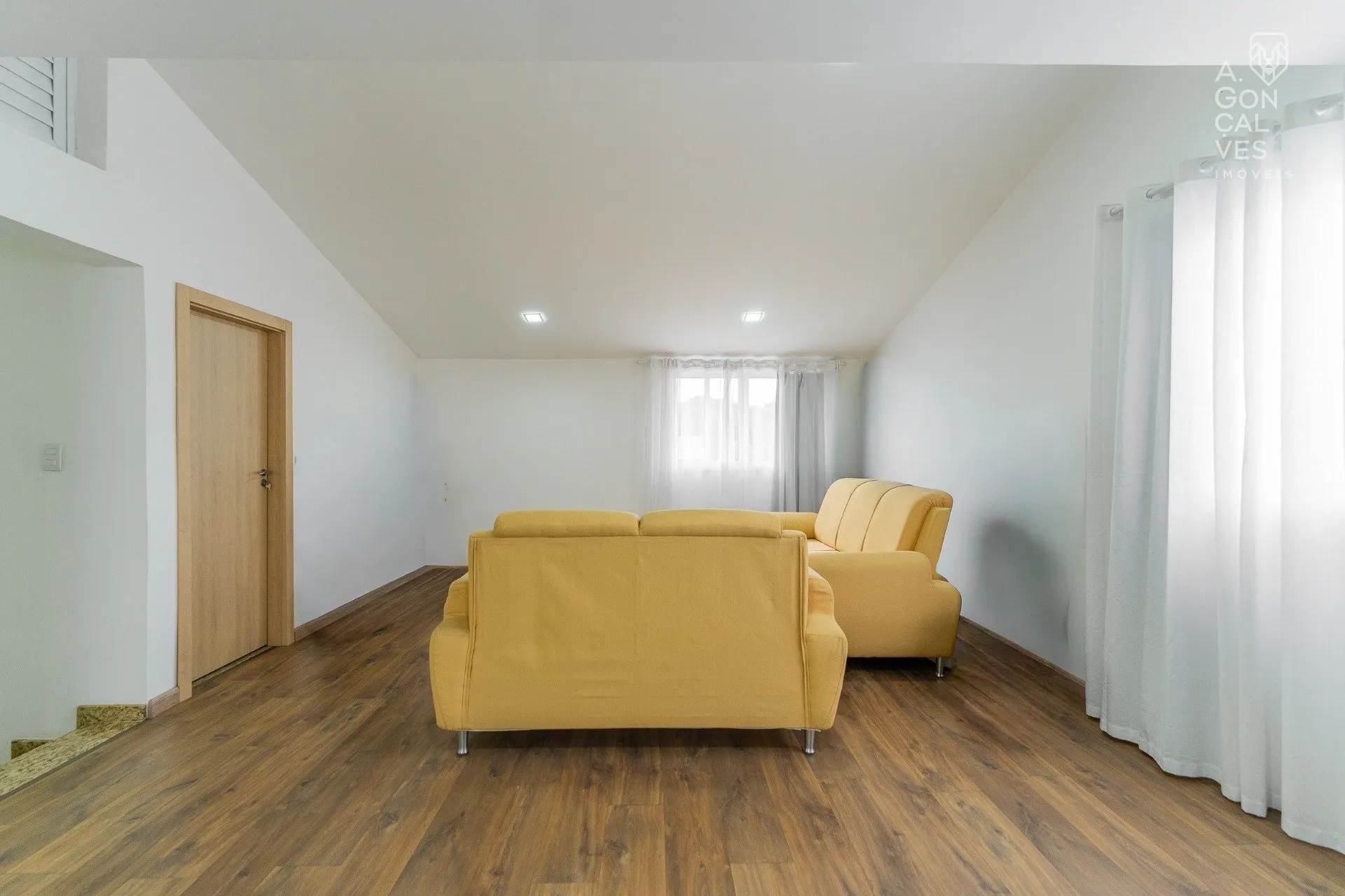 House with 3 suites and 2 parking spaces — photo 30