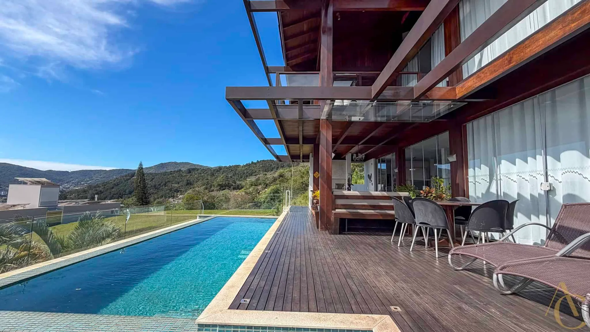 Furnished house, 689 m², with a grill on the balcony — photo 13