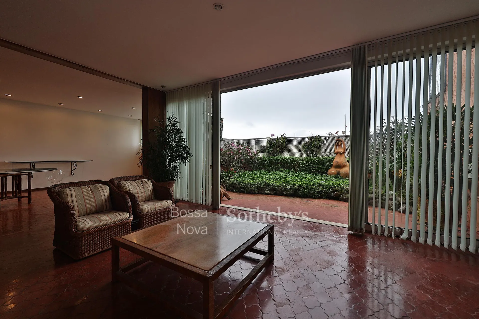 480 m² duplex penthouse with a private garden