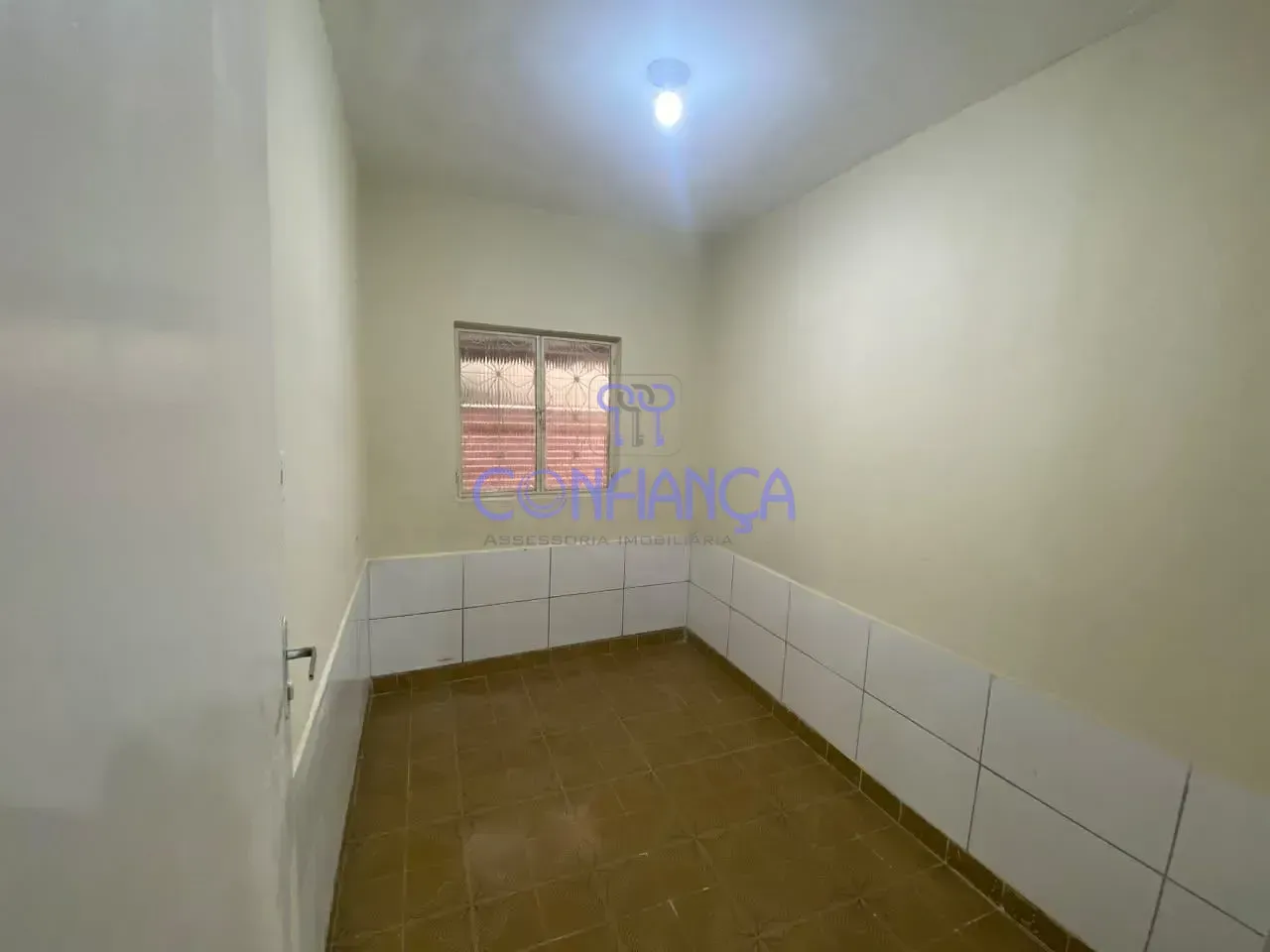 House with 3 bedrooms and a gas stove kitchen — photo 10