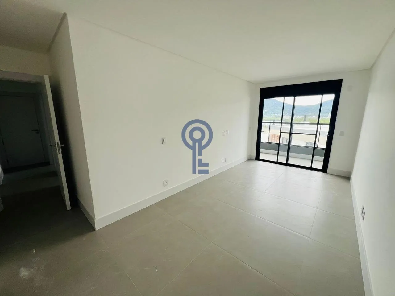 Apartment on the 4th floor with a grill on the balcony — photo 20