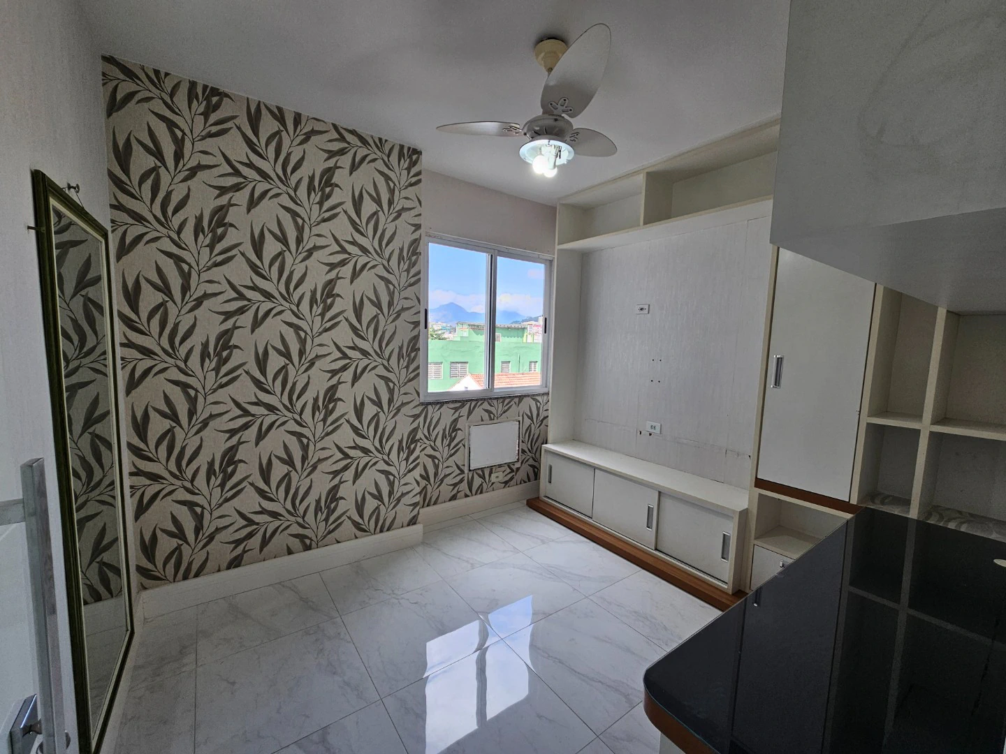 3-bedroom apartment with an en-suite and glass balcony — photo 3
