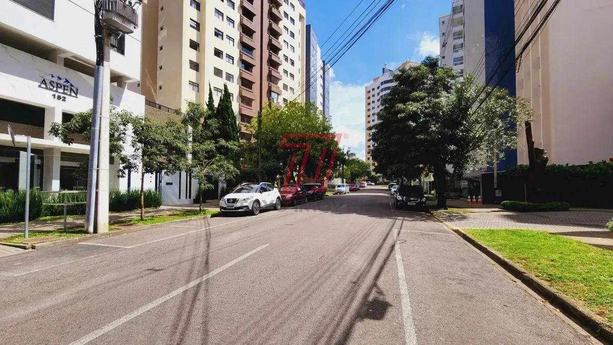 3-bedroom apartment with a bathtub in Curitiba — photo 42