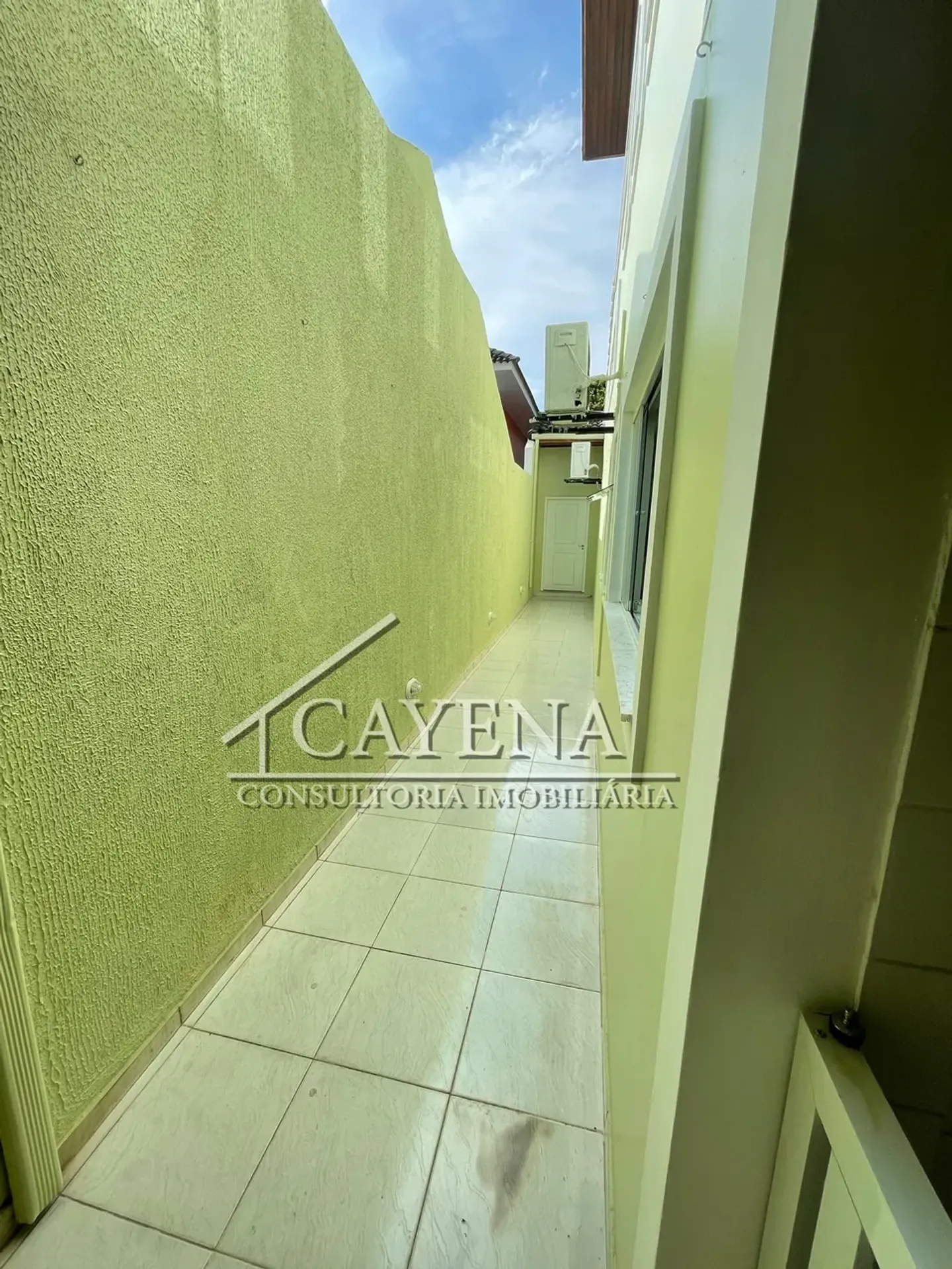 4 quartos e banheira: casa de 650 m² — photo 69
