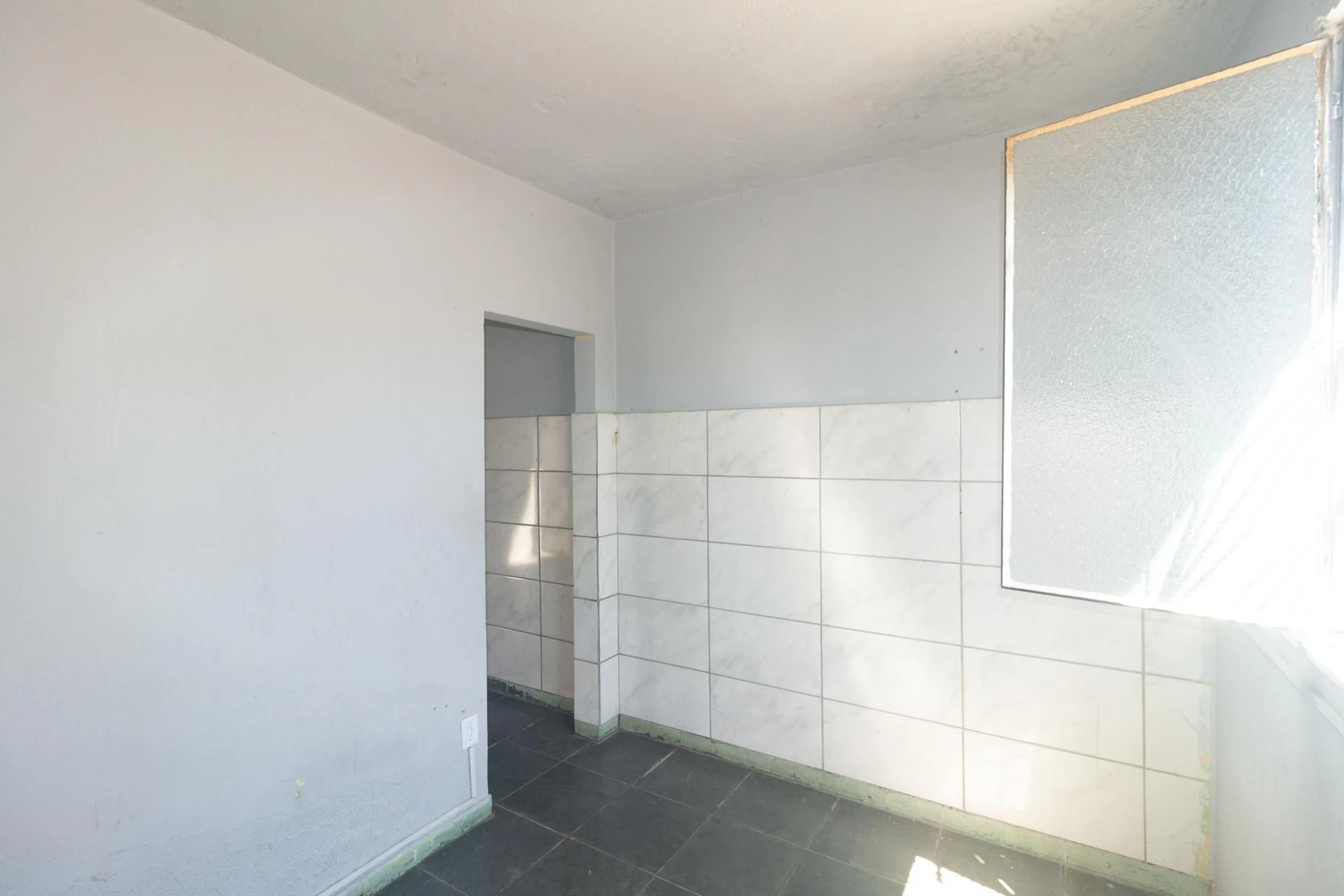 1-bedroom unfurnished studio with 1 bathroom and parking — photo 8