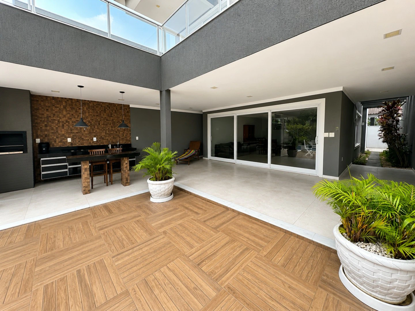 Condominium house with 5 en-suite bedrooms and 480 m² — photo 23