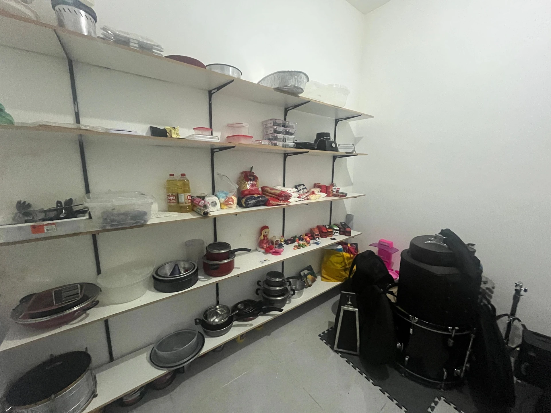 80 m² house with a walk-in closet and a home office — photo 5