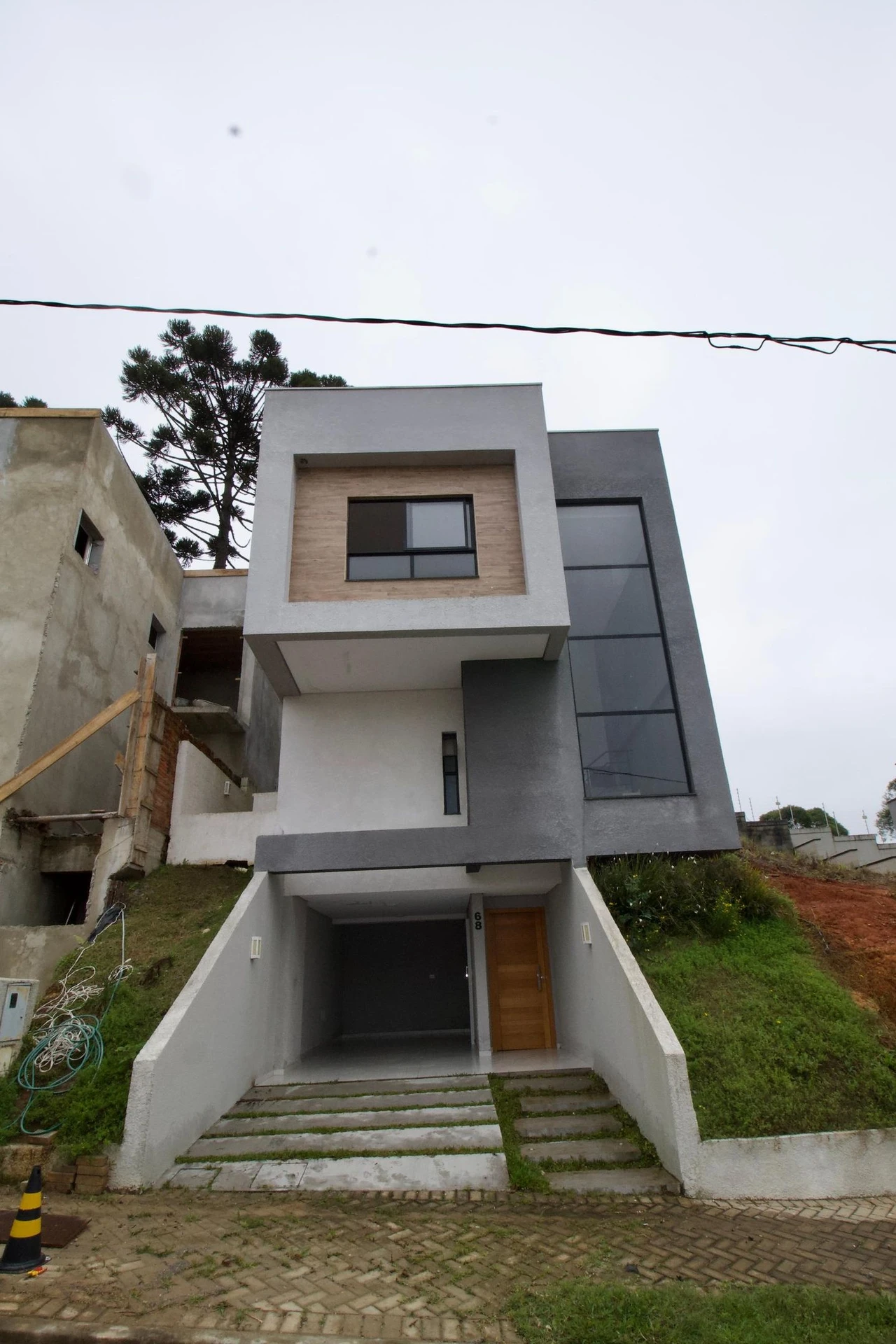 Floor-to-ceiling windows in a 3-bedroom house, 160 m² — photo 6