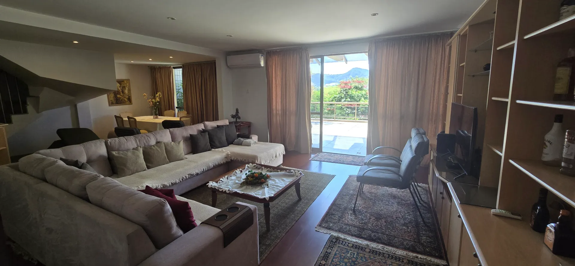 Penthouse with 4 bedrooms and 3 bathrooms — photo 2
