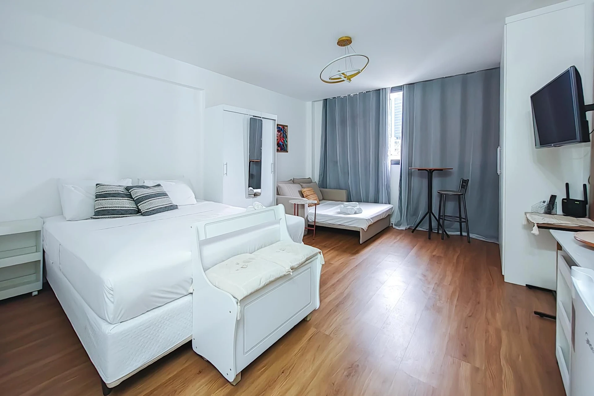 Furnished studio with 1 bedroom and balcony, pets allowed — photo 17
